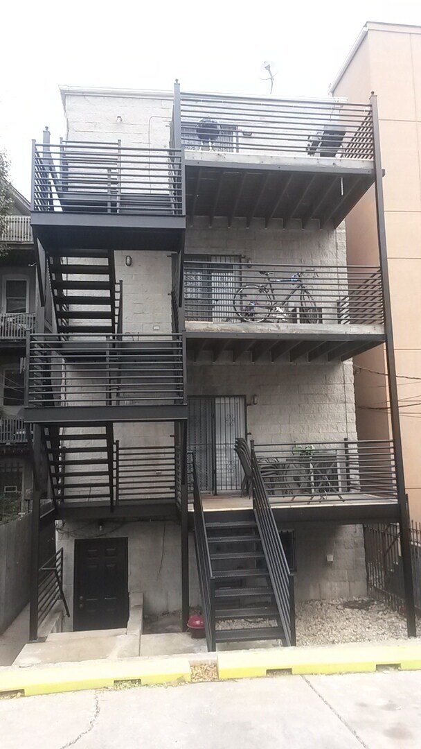 Building Photo - 1433 W Walton St
