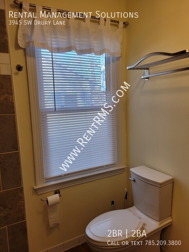 Building Photo - 3945 SW Drury Ln