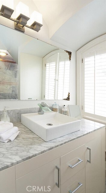 Building Photo - 605 Paseo Del Mar
