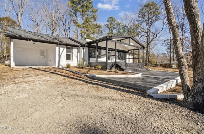 Building Photo - 240 Forestwood Park Rd