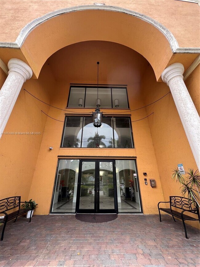 Primary Photo - 9300 Fontainebleau Blvd