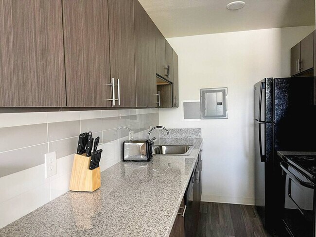 Building Photo - 2513 Burnet Ave