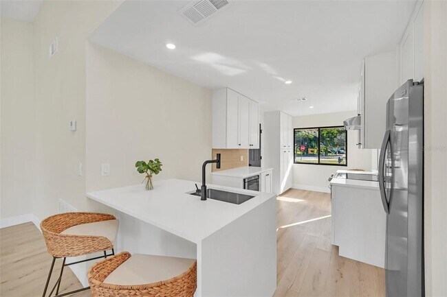 Building Photo - 8244 Limetree Ct