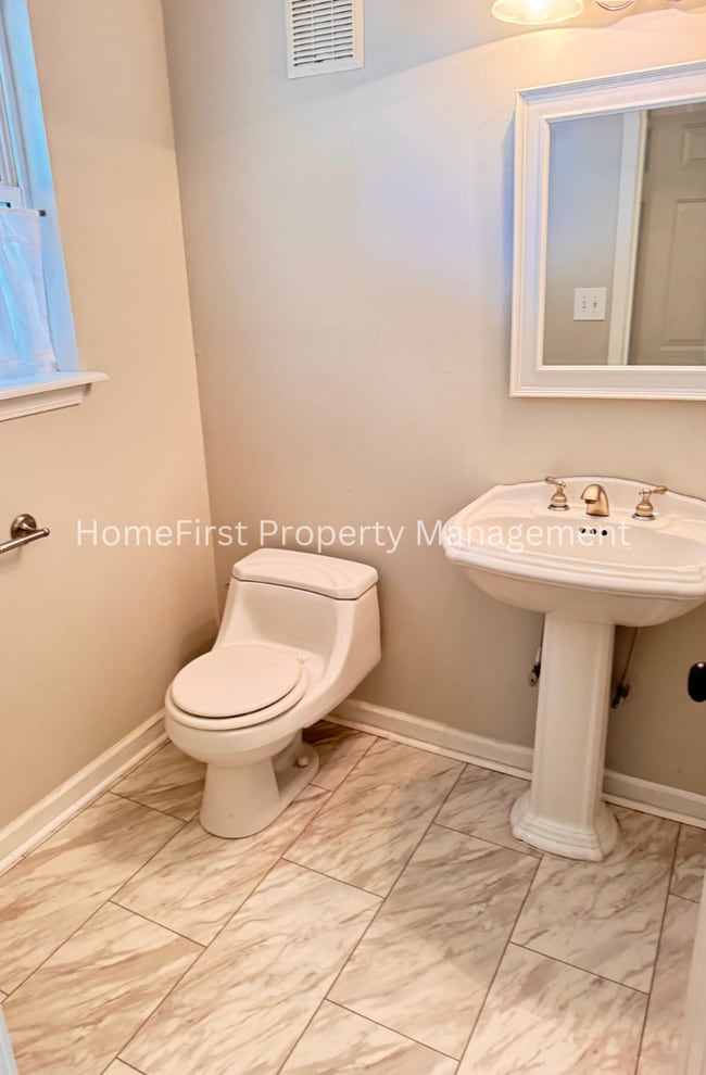 Building Photo - 860 Hidden Stream Dr