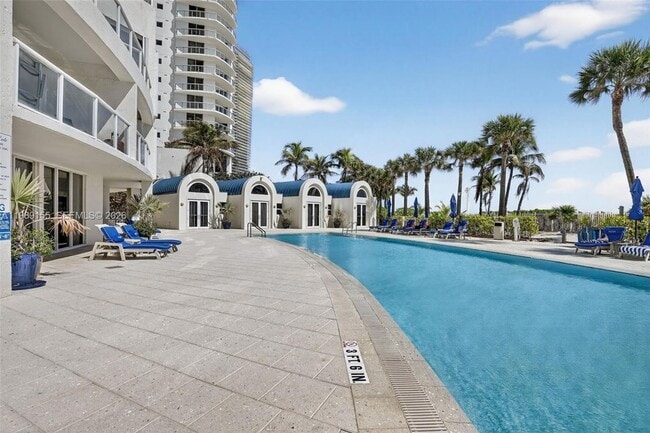 Building Photo - 18671 Collins Ave