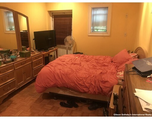 Building Photo - 105 W 4th St