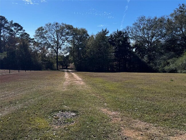 Building Photo - 1560 W County Rd