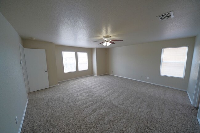 Building Photo - Charming 4-Bedroom, 2.5-Bathroom Home in C...