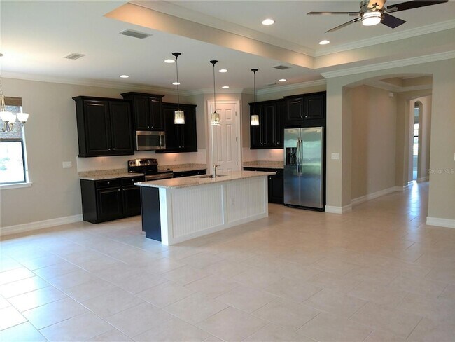 Building Photo - 654 Resolute Ln