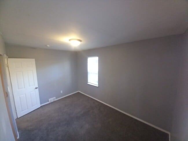 Building Photo - 10040 Mansfield St