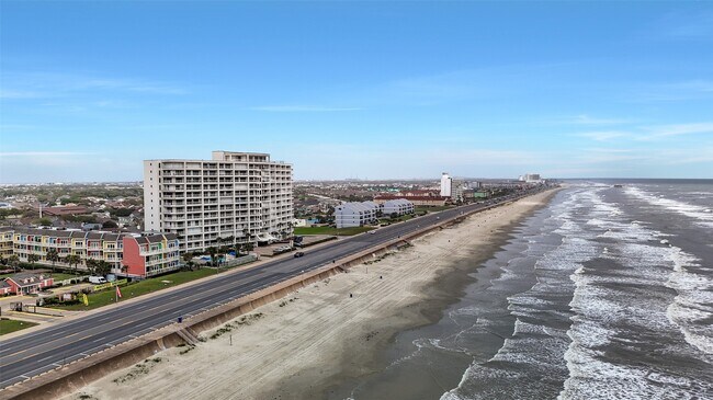 Building Photo - 7700 Seawall Blvd