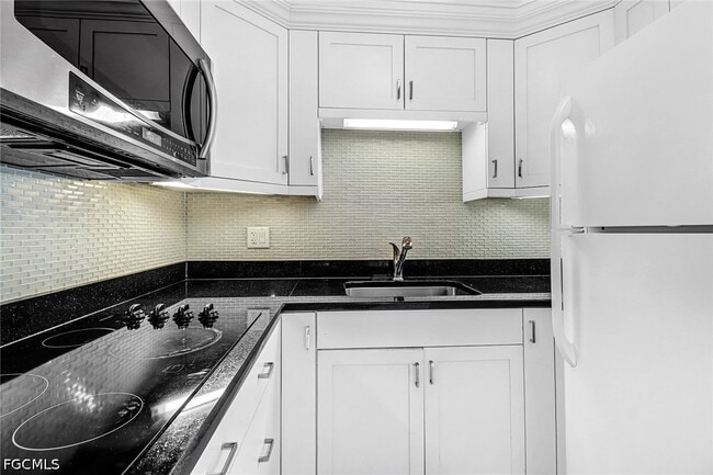 Building Photo - 140 Seaview Ct