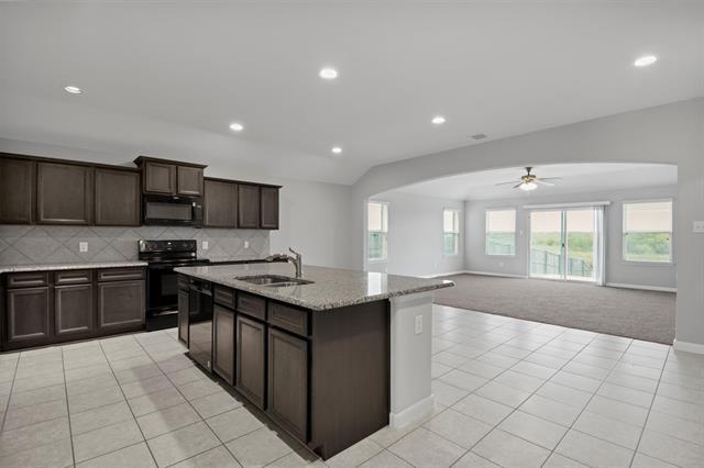 Building Photo - 5100 Royal Springs Dr