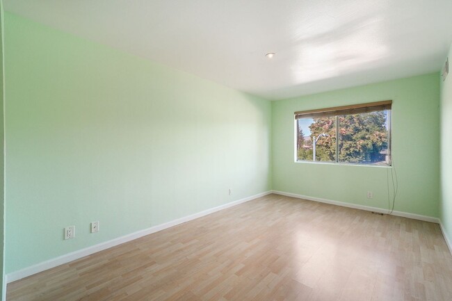 Building Photo - 7254 Vassar Ave