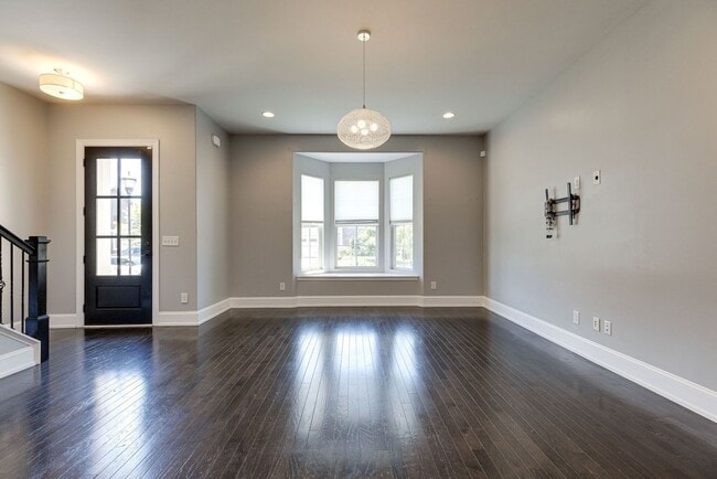 Building Photo - **Stunning 3BE/2.5BA home in a stellar nei...