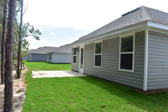 Building Photo - Three Bedroom Home in Crescent Mills neigh...