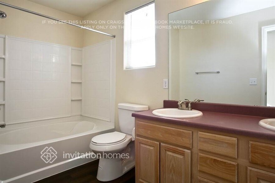 Building Photo - 1245 Legend Oak Dr
