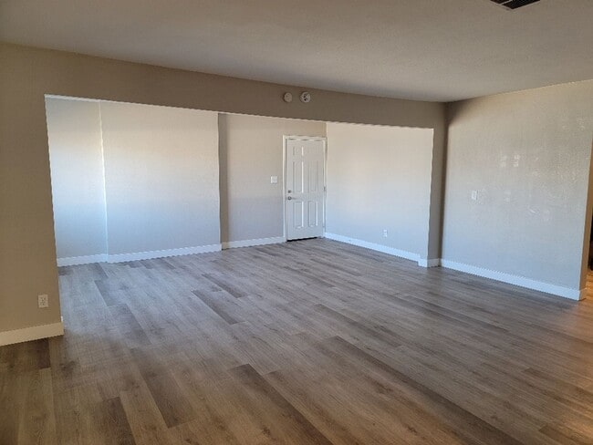 Building Photo - 3 BEDROOM**UPGRADES*CLOSE TO AREA SCHOOLS ...