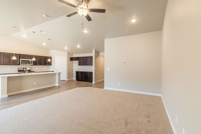 Building Photo - Perfect location for a 4 bed 2 bath with a...