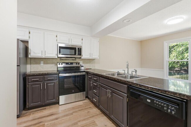 Building Photo - 11804 Oakmont St
