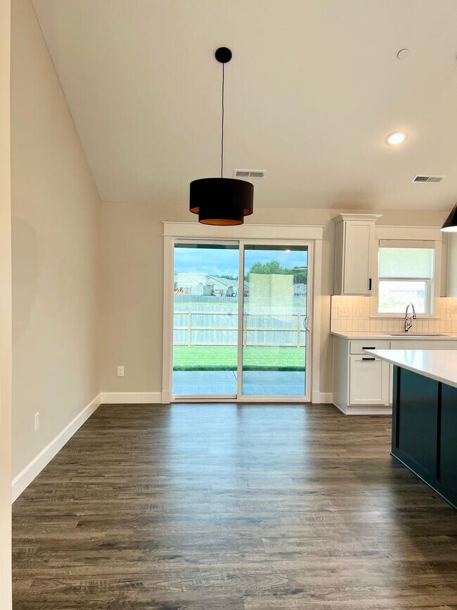 Building Photo - Modern Single-Family Home in Scenic Meadows Neighborhood