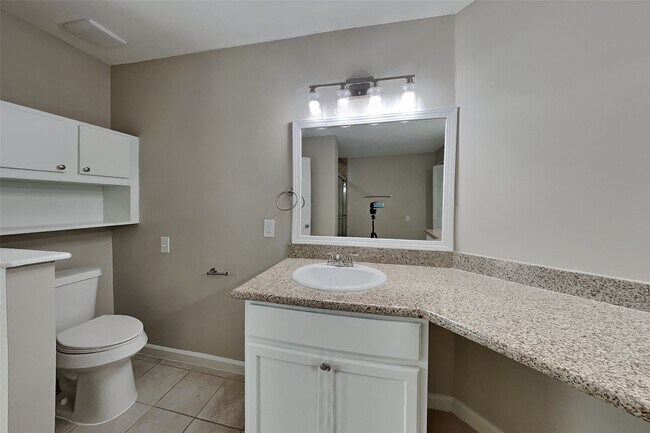 Building Photo - 16015 Juniper Grove Dr