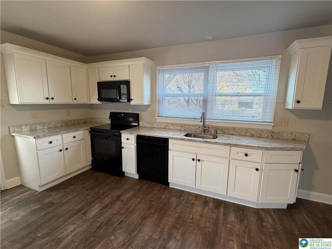 Building Photo - 32 N Front St