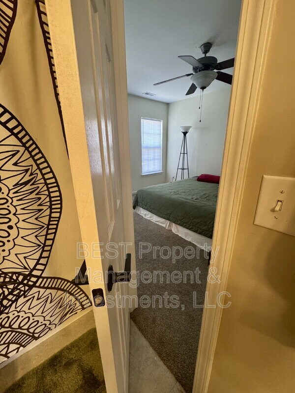 Building Photo - 8130 Kings Creek Dr