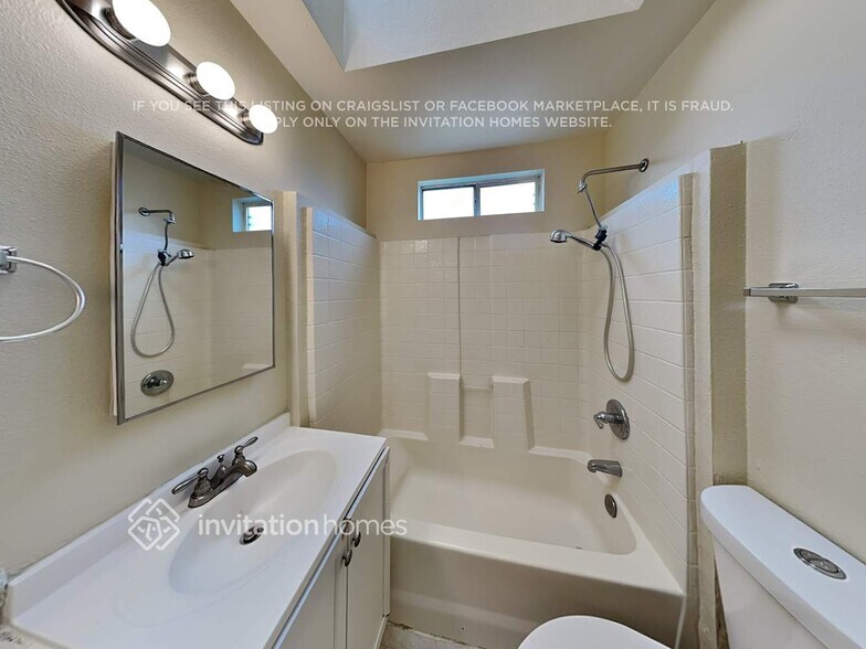Building Photo - 2048 W 65th Pl