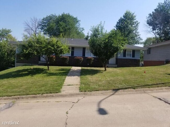 Building Photo - 2 br, 1 bath Townhome - 13 1/2 Morningside Dr