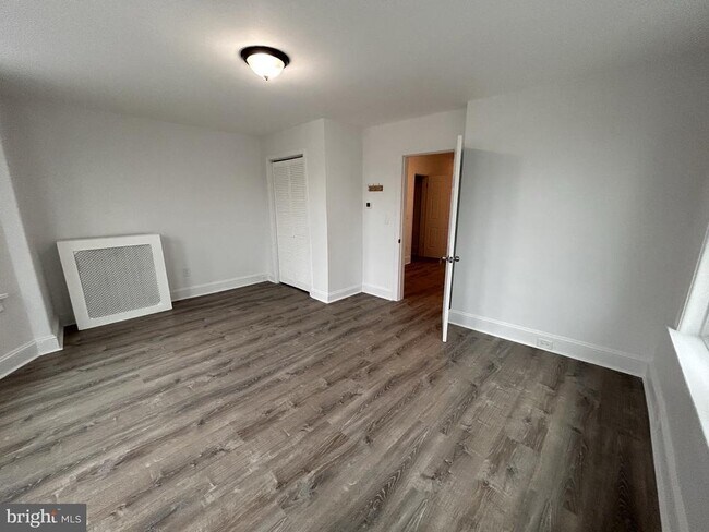 Building Photo - 1067 S Clinton Ave