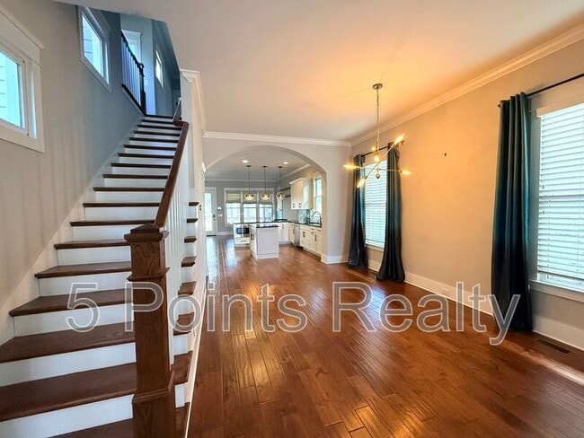 Building Photo - 2209 10th Ave S