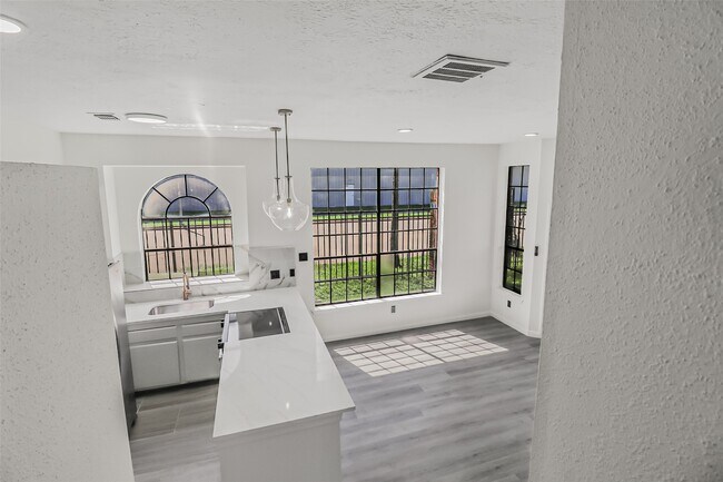 Building Photo - 8888 Benning Dr