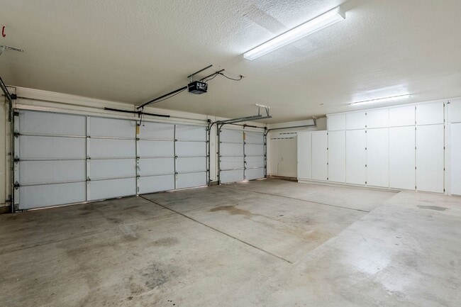 Building Photo - Beautifully Updated 4-Bedroom Home with Easy Access to Loop 101!