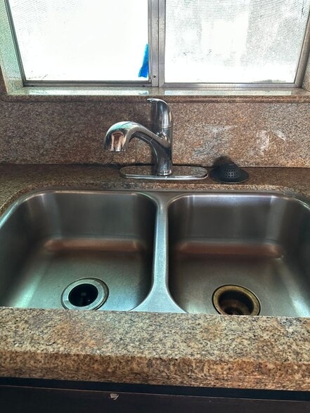 Building Photo - 200 E Country Club Blvd