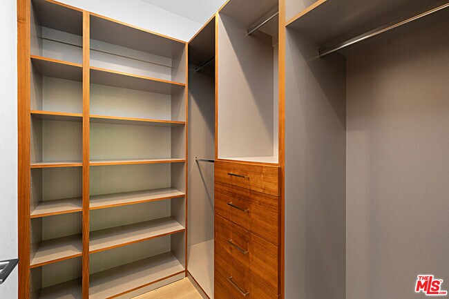 Building Photo - 11200 Dona Lola Dr