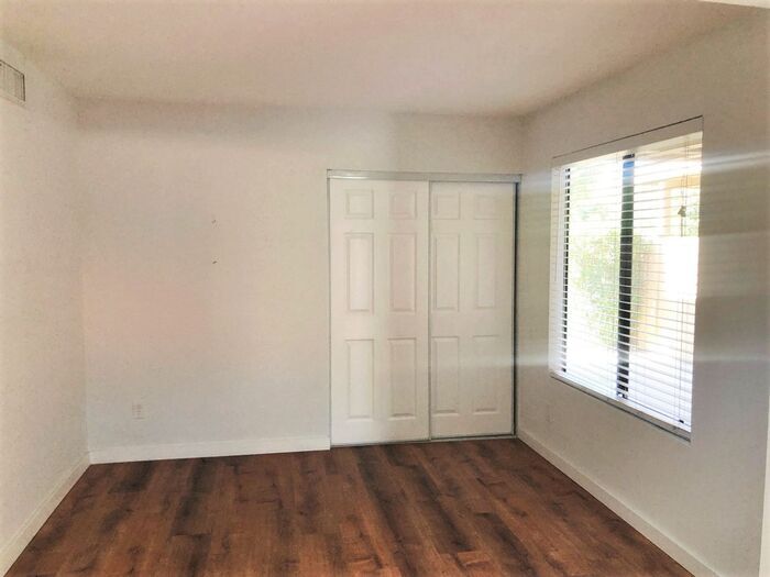 Building Photo - 9019 E Winchcomb Dr