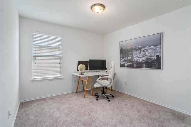 Building Photo - 2000 Prickly Pear Dr