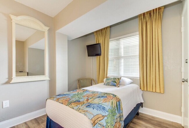 Building Photo - 1700 N Ocean Blvd