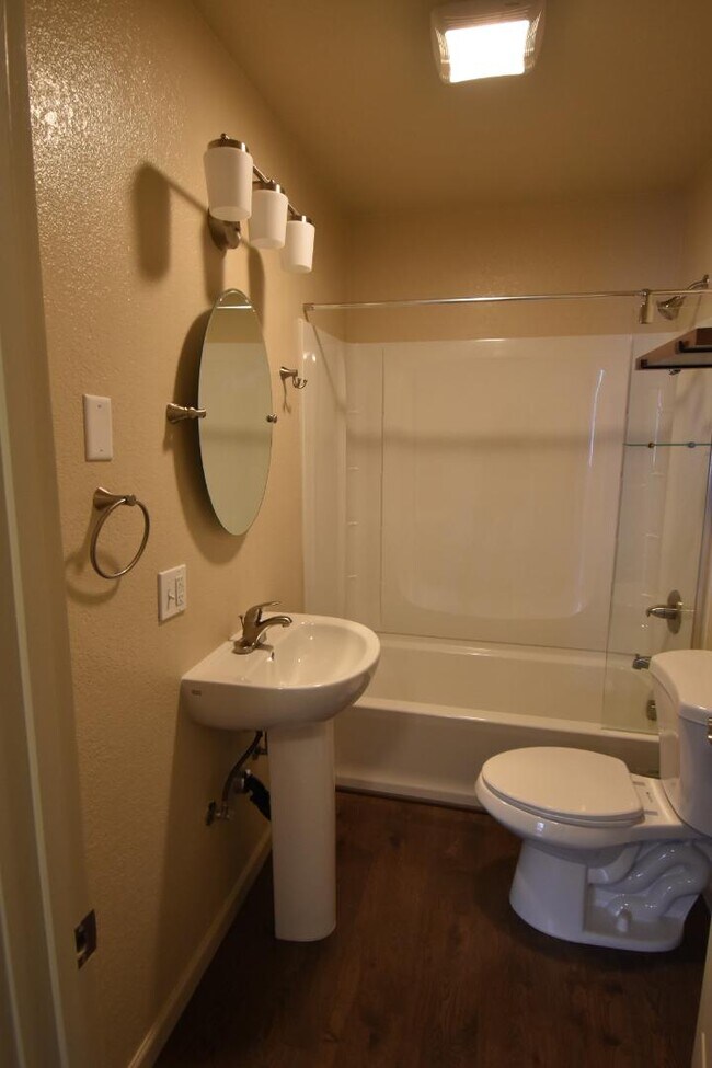 Building Photo - 2515 Wiard St