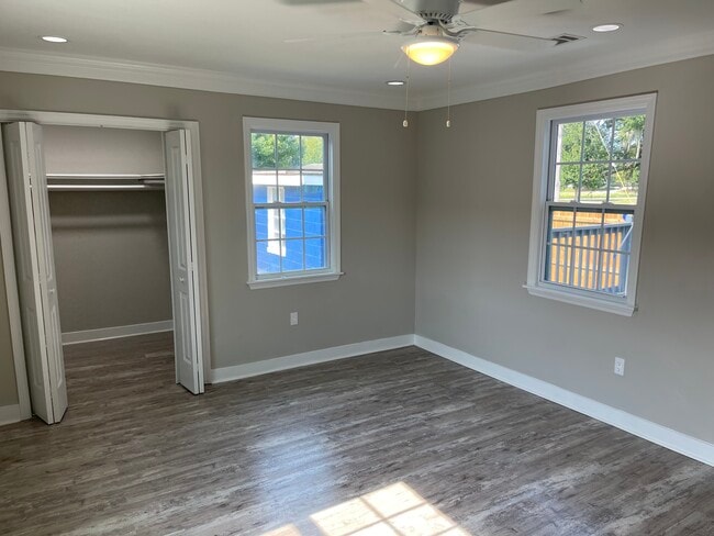 Building Photo - 801 Rockefeller St