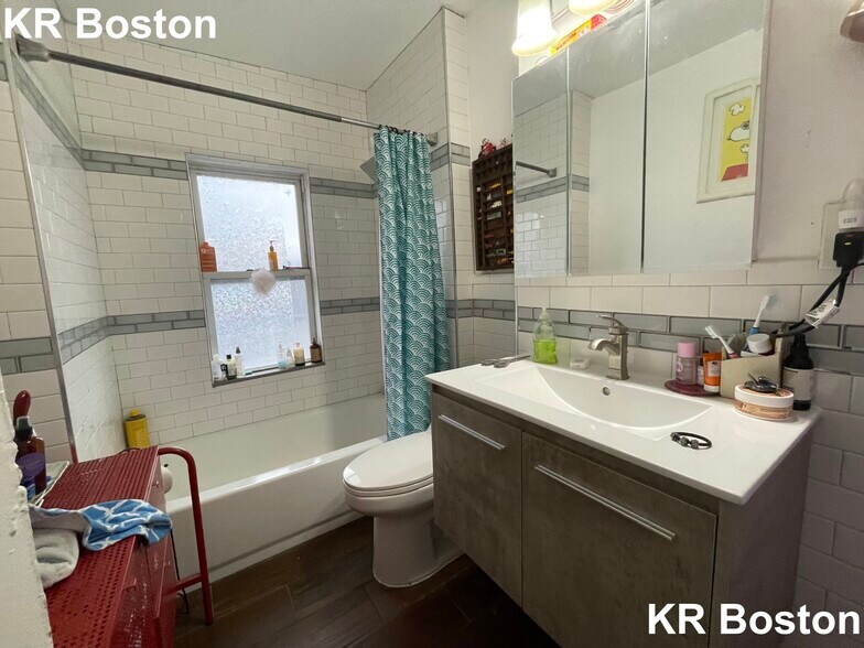 Building Photo - 17 Higgins St