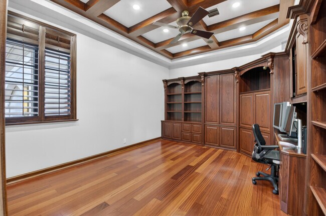 Building Photo - 17921 Villa Club Way