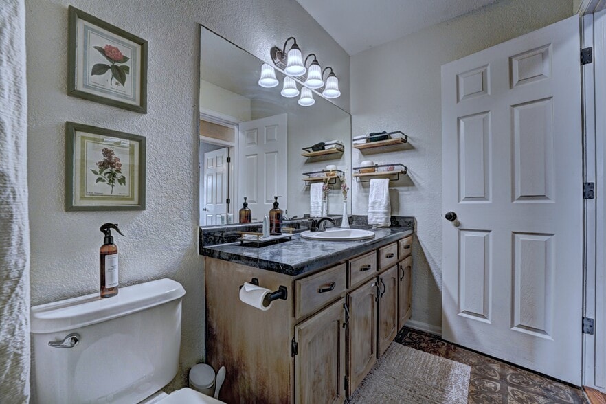 Building Photo - 1000 Red Bud Ct