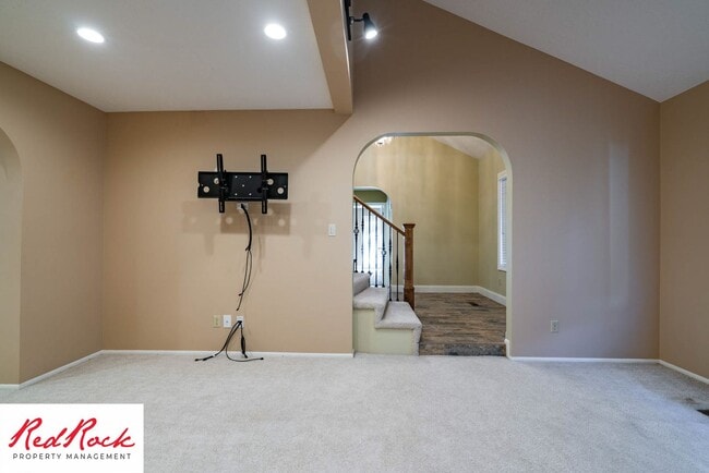 Building Photo - Spacious 5 Bedroom Home in A Quiet Communi...