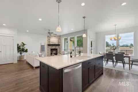 Building Photo - 1756 E Knobcone Dr