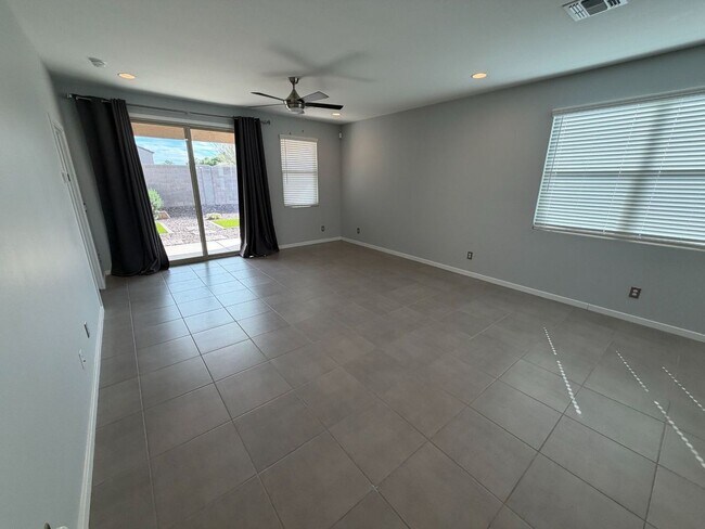 Building Photo - 3673 E Sandoval Dr