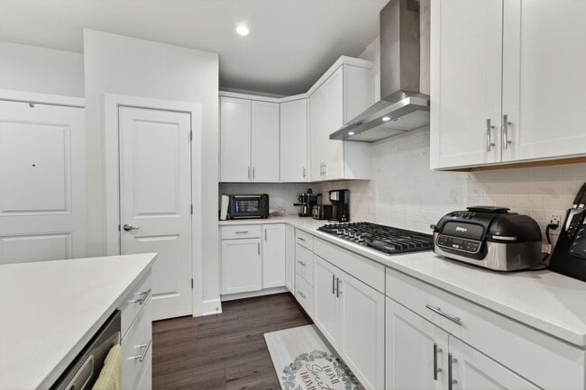 Building Photo - 102 St Ives Pl