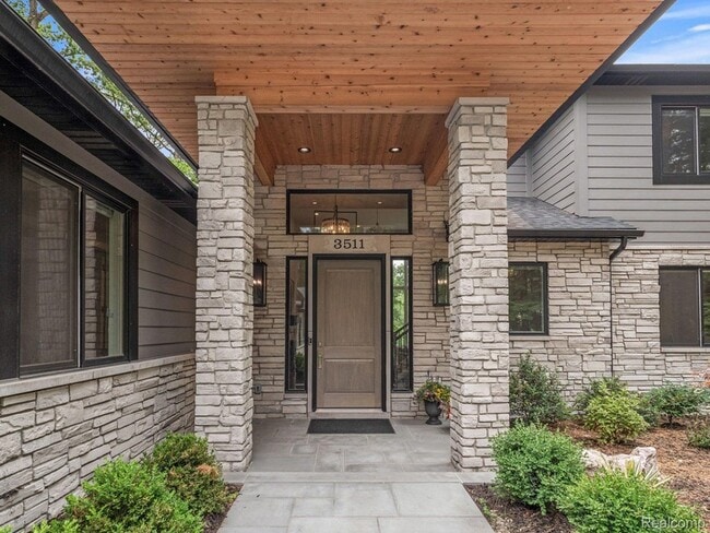 Building Photo - 3511 Lakecrest Dr