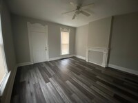 Building Photo - 2 Bedroom with Spring Rent Special!